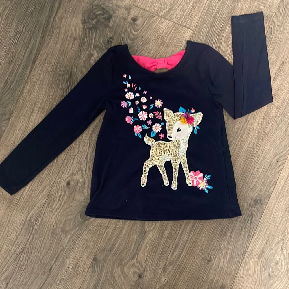 Adorable sparkly deer shirt never worn